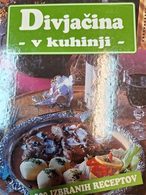 Tematska fotografija različnih pekačev v kuhinji