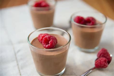 Fotografija: Čokoladni mousse z malinami