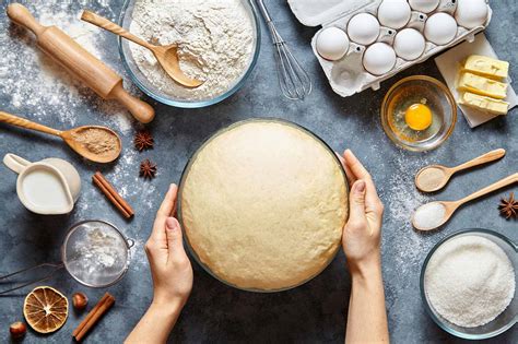 Infografika: postopek rezanja kruha na kocke in priprava zmesi
