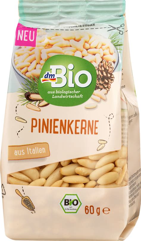 Hrustljava panceta in popečene pinjole v ponvi