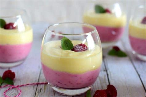 mousse iz bele čokolade in maline