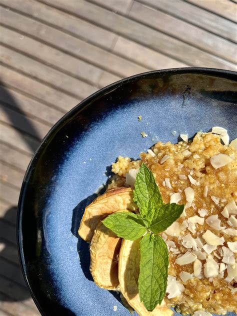 Pekač z nadevano pečeno kašo, jabolki in lešniki