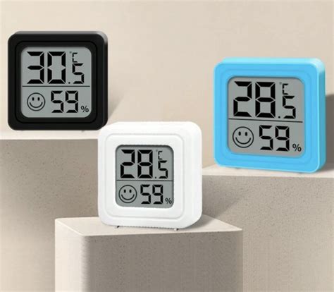 Fotografija avtomatske valilnice s prikazom digitalnih senzorjev temperature in vlage