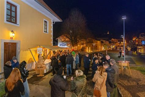 Ilustracija jajca in poudarek na hranilih
