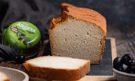 slika sklede z brezglutenskim testom za pito iz riževe in kostanjeve moke