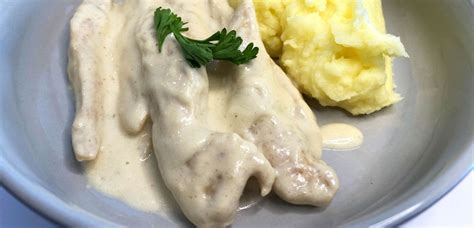 slika zajca v smetanovi omaki