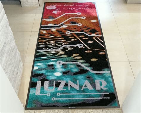 primer foto torte z logotipom podjetja