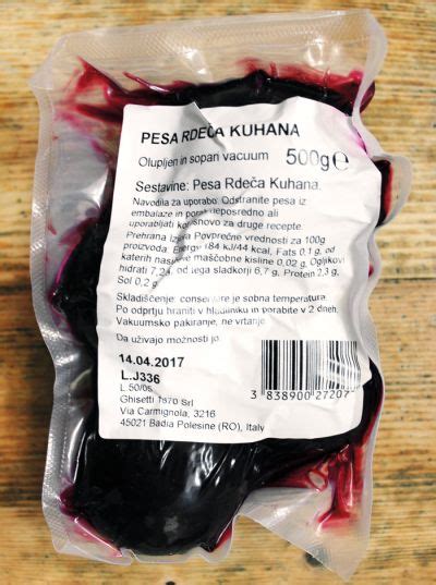 Kuhana rdeča pesa pred rezanjem