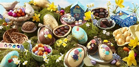 Tematsko foto: raznolika velikonočna jajčka Lindt Lindor v pisani košari