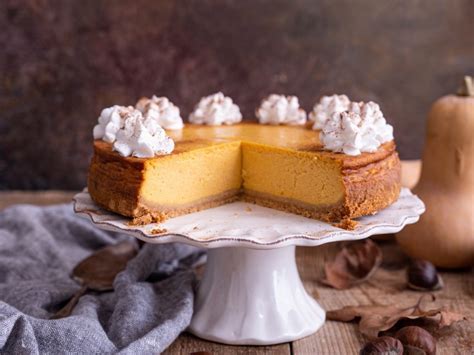 Prikaz postopka priprave bučnega pireja s paličnim mešalnikom