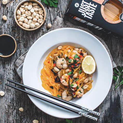 Zlato obarvan Pommes Duchesses iz krompirja s kurkumo in žafranom