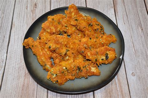 Hrustljavi špiralno narezani krompirčki, pečeni do zlato rjave barve