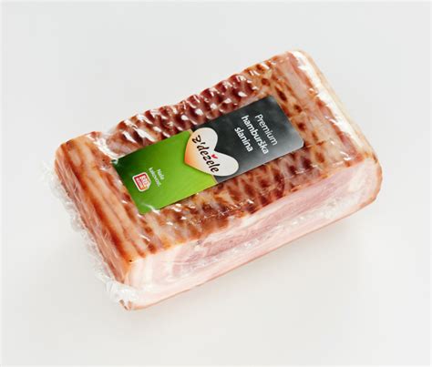 Hamburška slanina na leseni deski