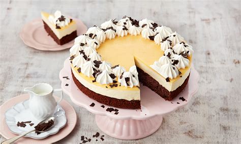 Fotografija servirane torte z jajčnim likerjem