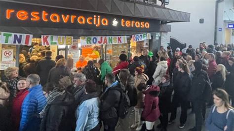 Fotografija krofarnice na Trojanah