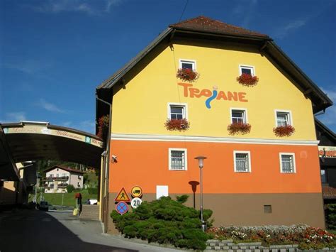 Tematsko fotografija gostišča Trojane in znamenitega trojanskega krofa