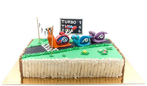 torta z jedilnimi figuricami iz sladkorne mase