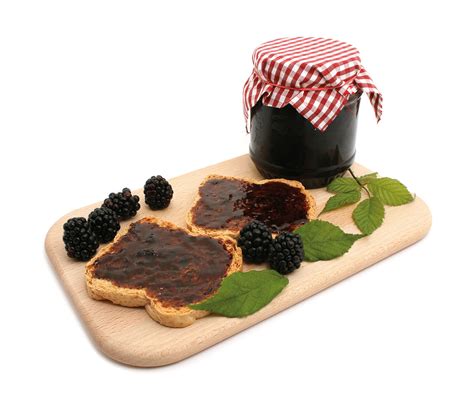 prikaz zdrave domače marmelade brez sladkorja na kruhu