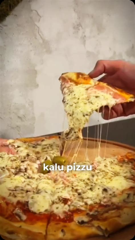 različne sveže sestavine za pizza nadev
