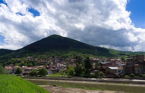 fotografija uspešno pripravljenega, visoko narastega biskvita