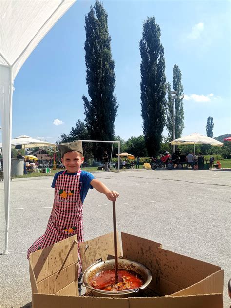 fotografija Stefan rolat vešalice