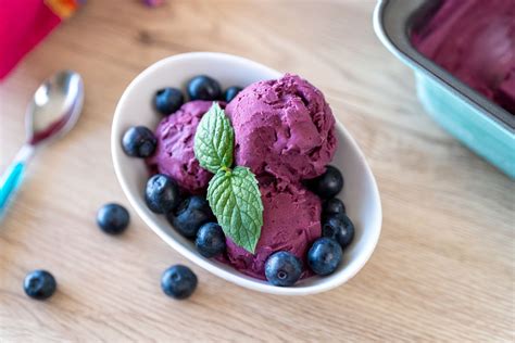 raznoliko sadje za pripravo sladoleda