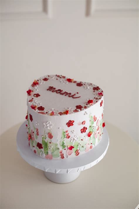 Elegantna večnadstropna torta za posebno priložnost