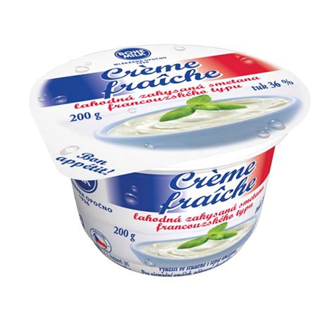 Fotografija Creme fraiche v posodi z žlico