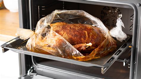 Photo of a roast cooking inside a roasting bag