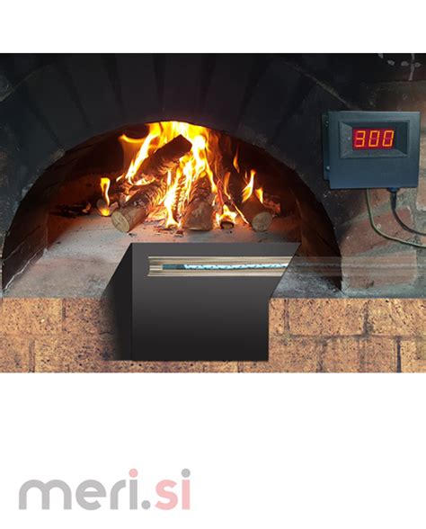 grafični prikaz primerjave temperature v krušni in plinski peči