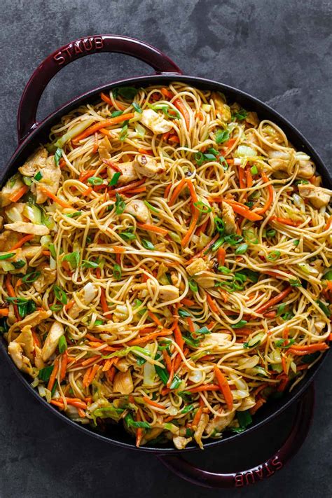 chow mein s piščancem in zelenjavo