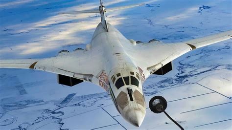 Notranjost pilotske kabine moderniziranega Tu-160M2