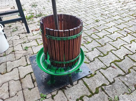 Stiskalnica za tofu ali tofu pod utežjo