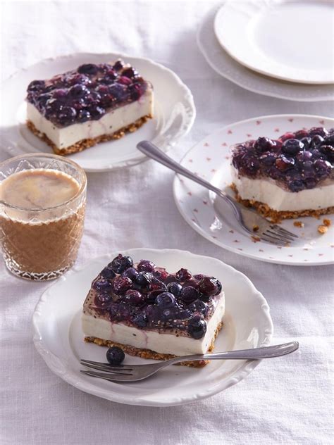 Tematsko foto: rezina pečene borovničeve torte z ovsenim prelivom