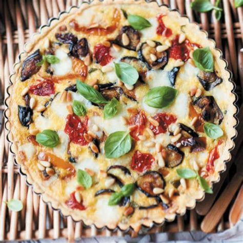 pekač z gratinirano zelenjavo ali pečeno bučo s feta sirom