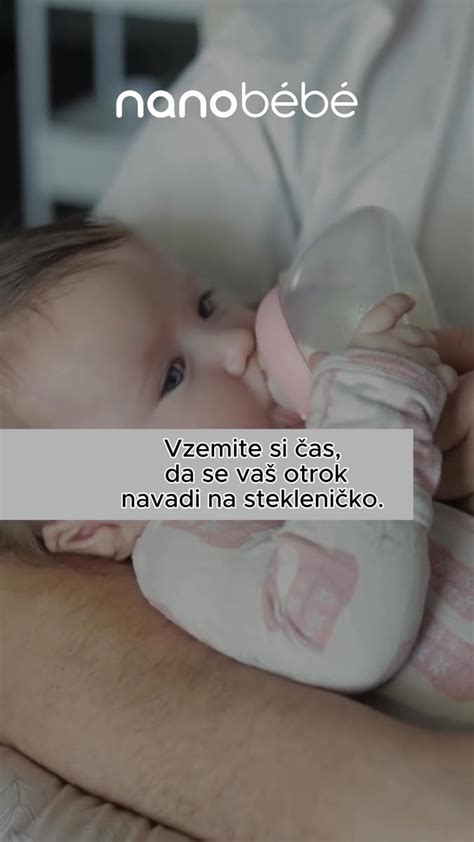 fotografija mamice, ki hrani dojenčka