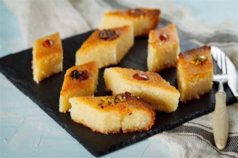 Fotografija Basbouse, zdrobove torte prepojene s sirupom