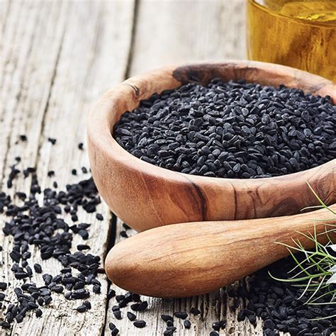 Infografika o rastlini Nigella sativa in semenih črne kumine