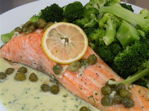 postreženi losos v limonini omaki