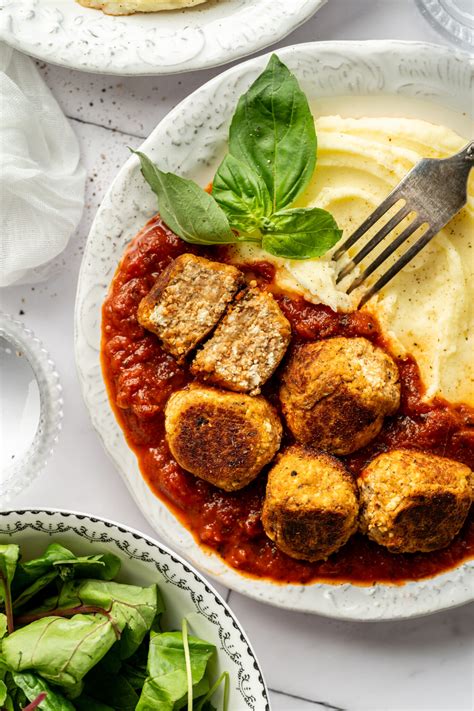 Priprava veganskih čuftov iz tofujeve mase
