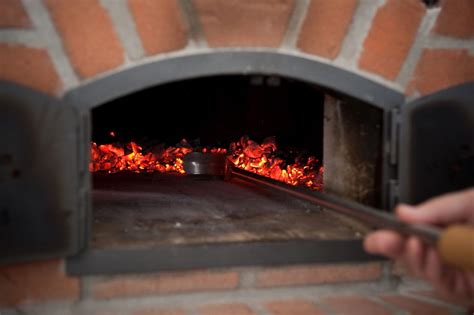 Shematski prikaz uporabe krušne peči kot žara