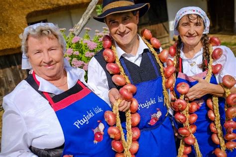 Slika ptujskega lüka in haloške gibanice