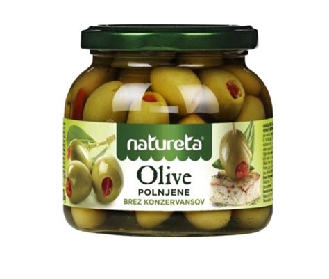 fotografija kozarca polnjenih oliv Natureta s papriko