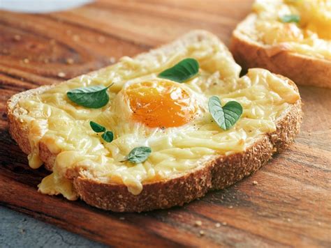Toast z jajcem in sirom