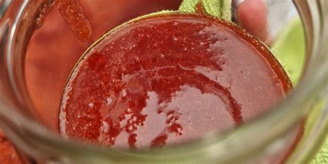 Postopek polnjenja marmelade v sterilizirane steklene kozarce