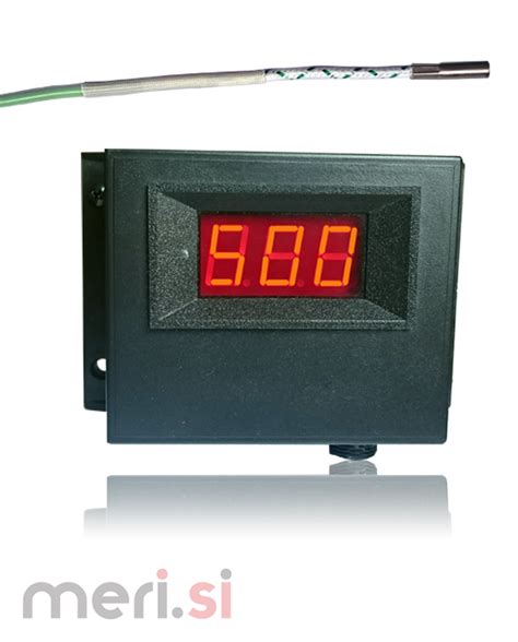 termometer v mesu za merjenje notranje temperature