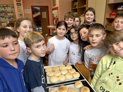 nepečene žemljice na pekaču