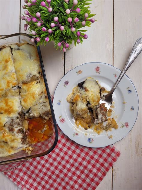 pripravljen jed iz jajčevca, npr. musaka ali ratatouille