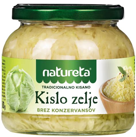 Sestavine za fižol v kislem zelju: kuhan fižol in oparjeno kislo zelje