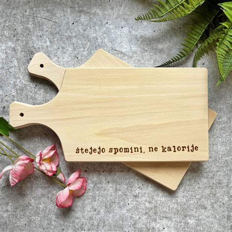 Personalizirana lesena deska za rezanje z gravuro